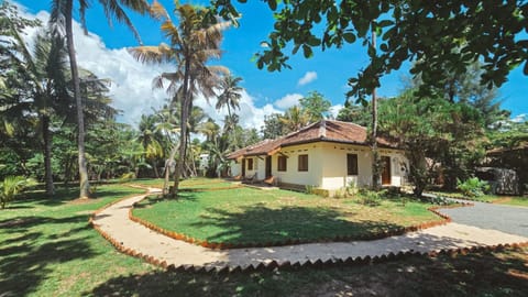 Property building, Natural landscape, Garden, Garden view