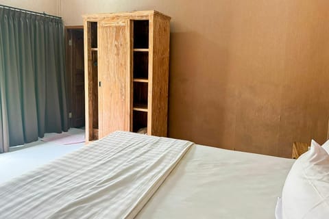 Bedroom, wardrobe