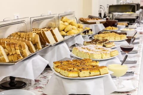 Food and drinks, Food, Breakfast, Continental breakfast, Buffet breakfast