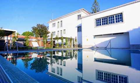 Property building, Day, Pool view, Swimming pool