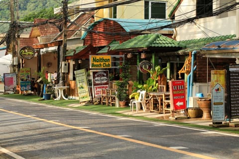 Neighbourhood, Street view