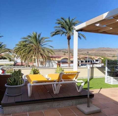 Patio, Day, Natural landscape, View (from property/room), Balcony/Terrace, Seating area, Mountain view