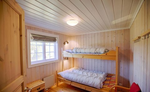 Bedroom, bunk bed