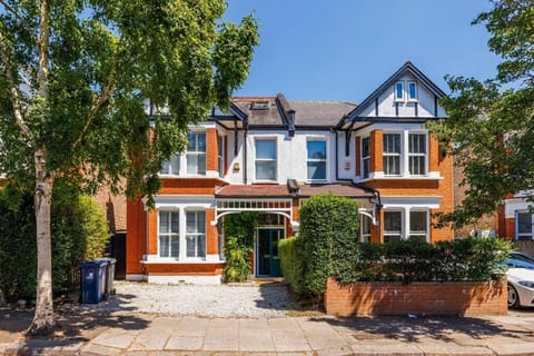 Property building, Day, Neighbourhood, Garden, Garden view, Street view