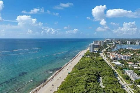 Unfurnished 2 by 2 4th floor Appartement in Boca Raton