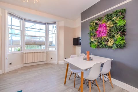 Serene 2-Bedroom l Perfect for a Quiet, Relaxing Stay Apartment in Hove