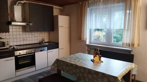 Kitchen or kitchenette, dishwasher, oven, pet friendly, stove