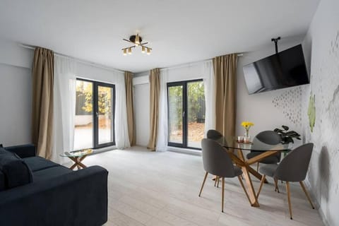 THE Ground - Cashmere Garden Apartment in Bucharest