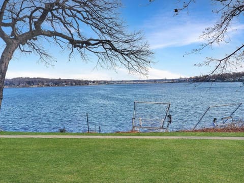 Pillsbury Point Cottage on West Lake Okoboji Casa in Arnolds Park