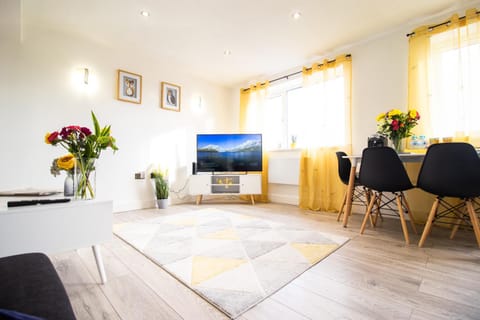 TV and multimedia, Living room, Dining area