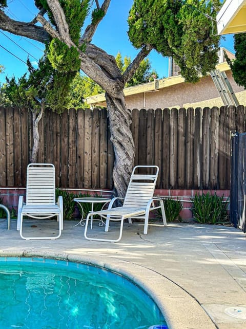 Patio, Spring, Day, Garden, Garden view, Pool view, Swimming pool, sunbed