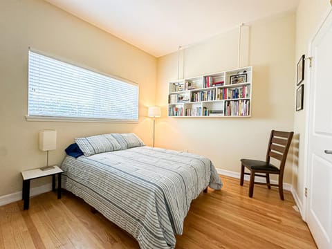 Bed, Library, Photo of the whole room, Bedroom