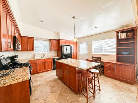 Kitchen or kitchenette, Dining area, dishwasher, oven, stove