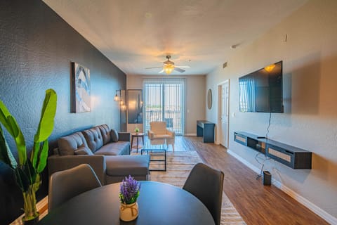 Modern 2BD - ASU - Sloan Pk - WD - Parking - Sleeps 8 Apartment in Tempe