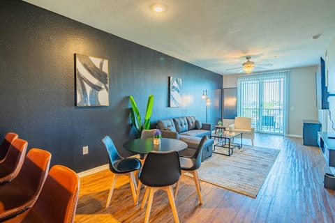 Modern 2BD - ASU - Sloan Pk - WD - Parking - Sleeps 8 Apartment in Tempe