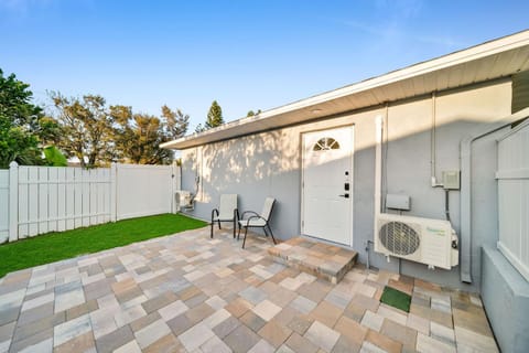 Patio, Day, Balcony/Terrace, Balcony/Terrace