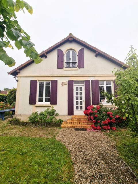 Property building, Garden, View (from property/room), Garden view