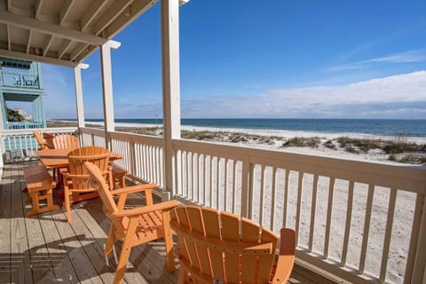 Breezyville Southwest Sea 7BR Lockout House in West Beach