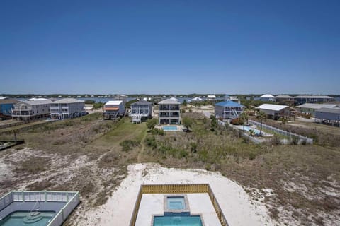 Zoe's Zen 5 Bedroom Lockout House in West Beach