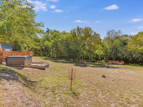 Five Acre Waterfront Retreat House in Belton