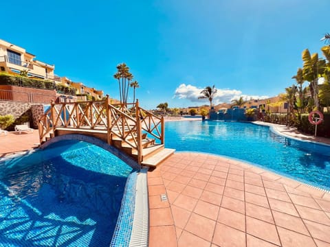 Day, Pool view, Swimming pool, sunbed