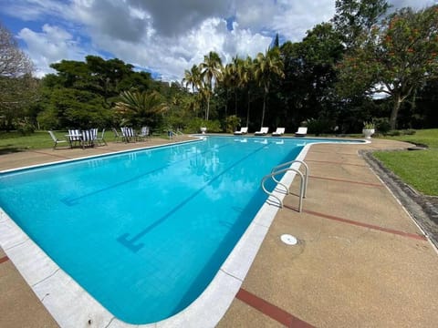 Villa con amplios jardine piscina,jacuzzy bbq y futbol Villa in Cundinamarca, Colombia