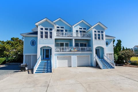 BU15, Beach Ball- Oceanside, Hot Tub, Community Pool House in Corolla