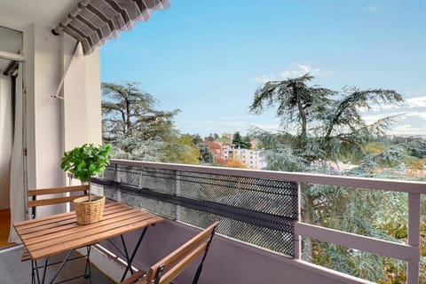 Le Curie - Apartment with Unobstructed View and Balcony - Lyon 5th Apartamento in Tassin-la-Demi-Lune