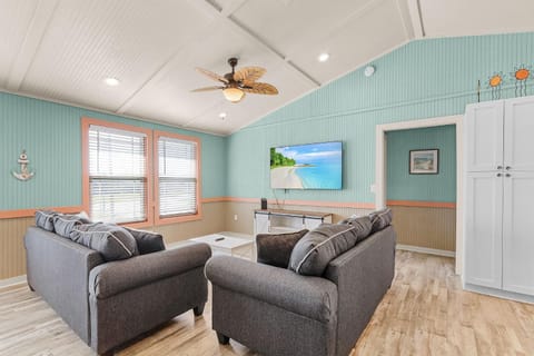 Spacious Home: Heated Pool, Near Beach, Family Fun House in Estero Island