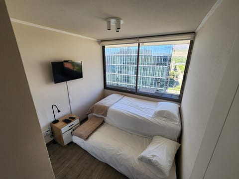 Bed, TV and multimedia, Bedroom