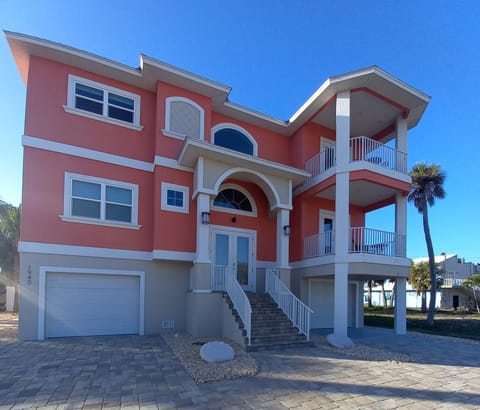 Luxury 6BR Home: Heated Pool, Spa, Near Beach! House in Estero Island