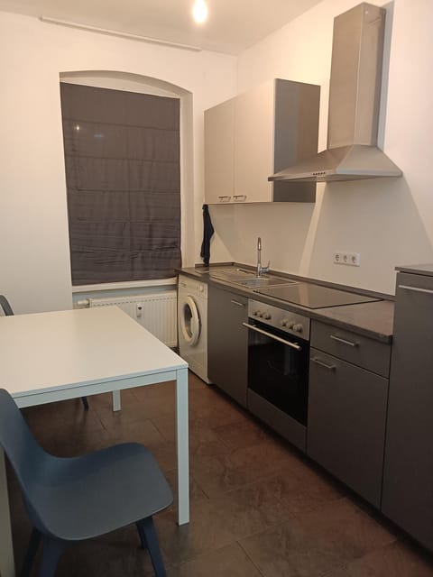 Kitchen or kitchenette, Dining area, oven, stove