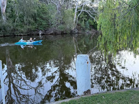 Pen-Y-Pont 4 bedroom riverfront retreat with cottage charm Maison in Berkeley Vale