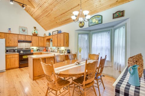 Hot Tub, Deck and Grill Secluded Cabin in Clayton Maison in Clayton