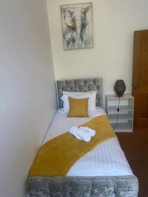 Blessed Thornhill Apartment with Parking Apartment in Sunderland