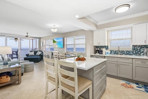 Seaside Condo w/ Panoramic Gulf Views, Pool & BBQ House in Estero Island