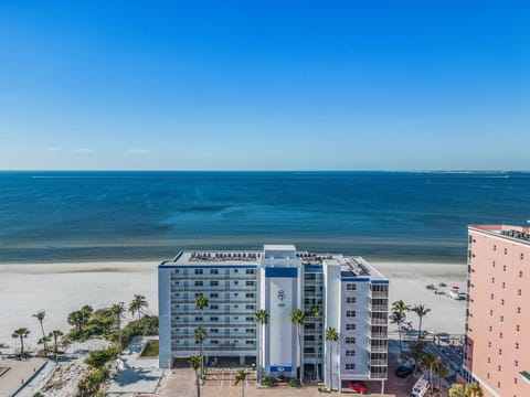 Seaside Condo w/ Panoramic Gulf Views, Pool & BBQ House in Estero Island