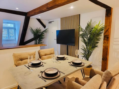 Communal lounge/ TV room, TV and multimedia, Living room, Seating area, Dining area, Evening entertainment