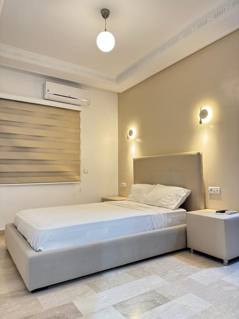 Bed, TV and multimedia, Photo of the whole room, Bedroom, air conditioner