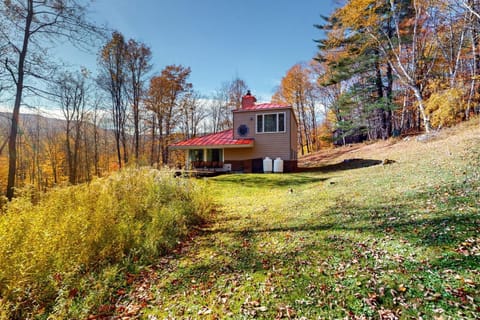 Cabin By The Trees House in Warren