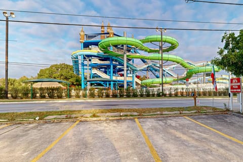 Wasser Lodge #104 - River St. Hotel in New Braunfels