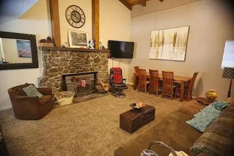 Donner Lake Gem 4Br 3Bath Chalet Chalet in Truckee