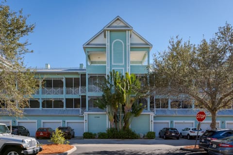 Bonita Paddle Manor Retreat w/ Outdoor Kitchen House in Bonita Springs