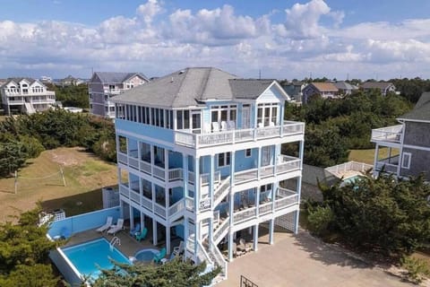 Property building, Bird's eye view, Pool view, Swimming pool