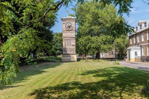 Amazing Dockyard Historical Georgian House House in Borough of Swale