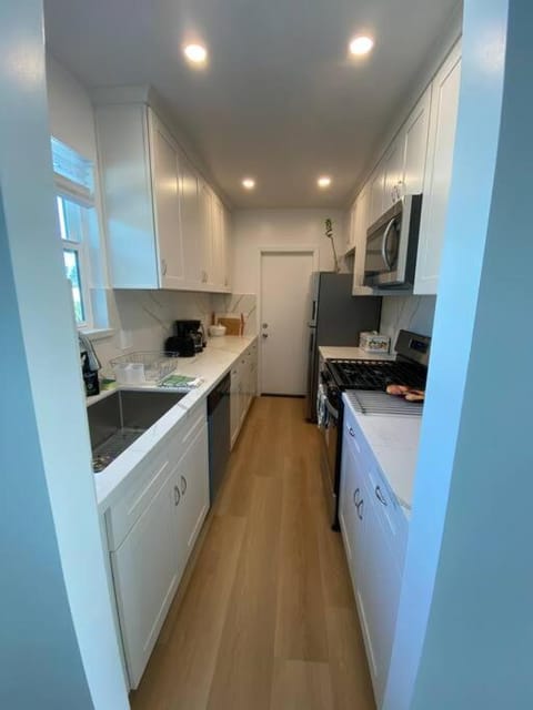 Comfortable, Updated 1B1B, Gated Parking WEST SIDE Palo Alto 4 Wohnung in East Palo Alto