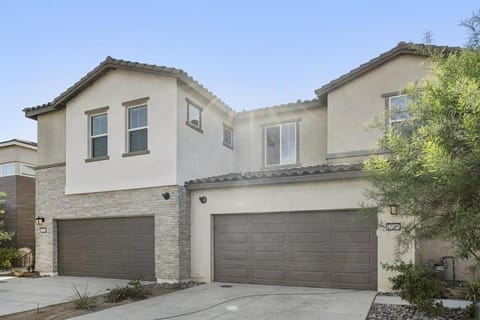 Armonia 55- Dream Villa Lago Premier Views 4BR Pool Games Pets House in Indio