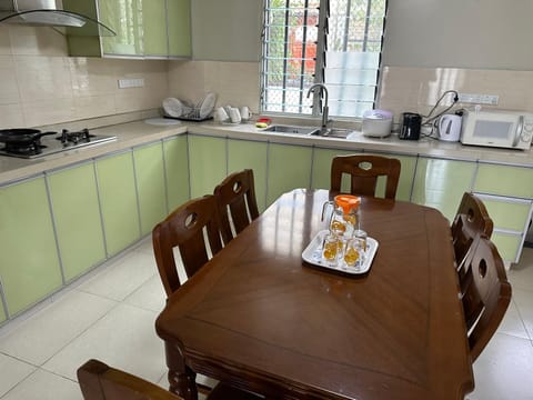 Large two-bedroom apartment-free parking Apartment in Suva