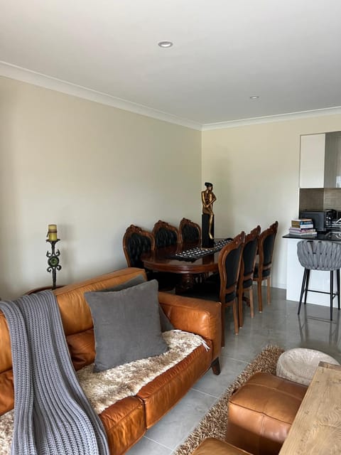 Guesthouse koonawarra Bed and Breakfast in Wollongong