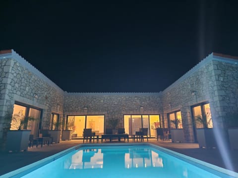 Property building, Night, Pool view, Swimming pool, sunbed